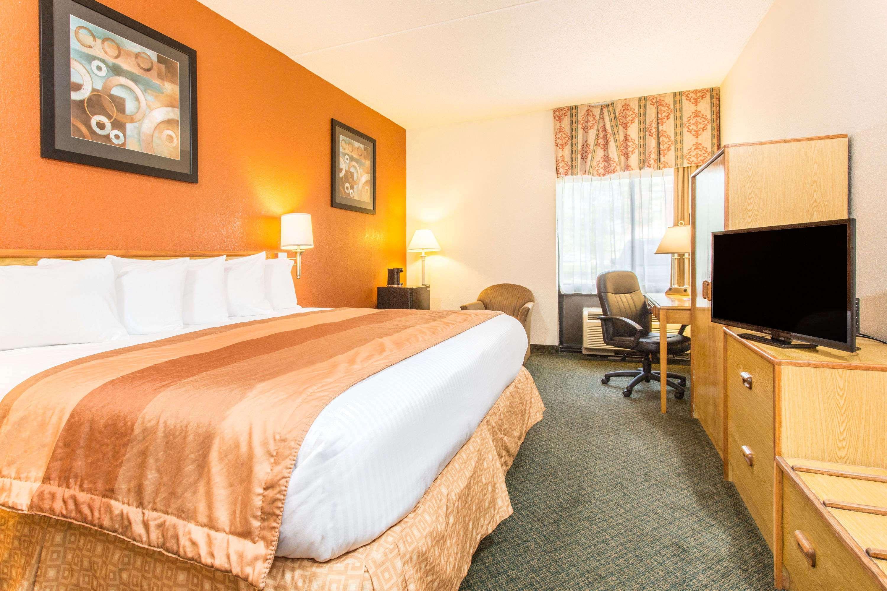 Baymont By Wyndham Cincinnati Sharonville Extérieur photo