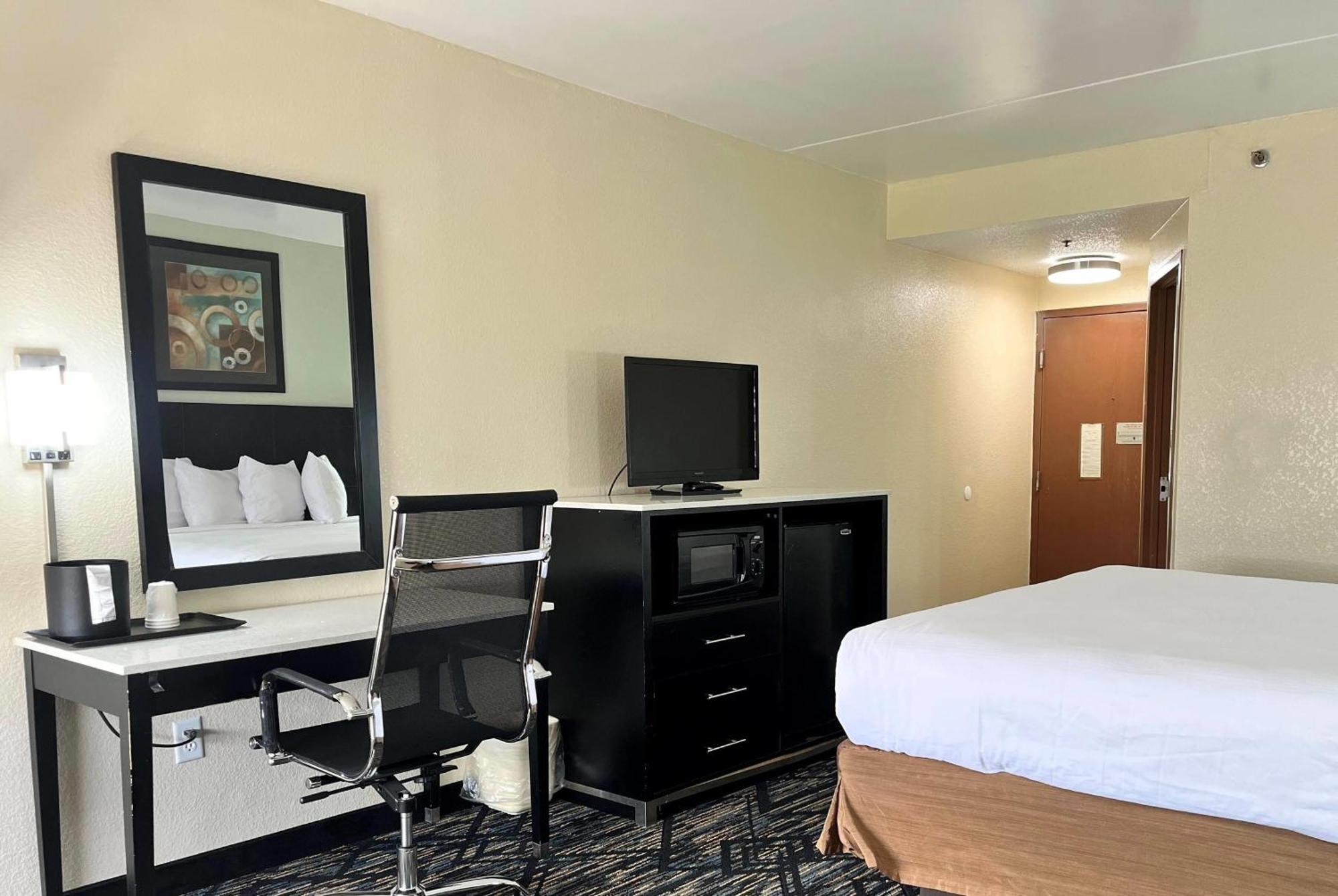 Baymont By Wyndham Cincinnati Sharonville Extérieur photo